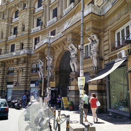 ホテル Caesar Napoli エクステリア 写真